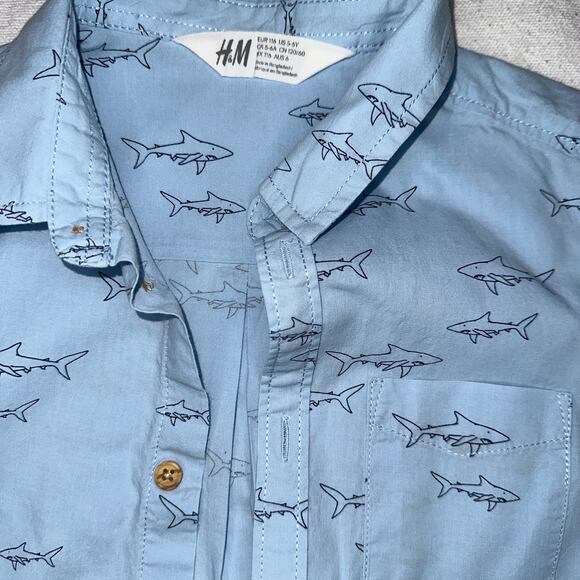 H&M Boys Shark Print Button-Up Shirt Blue Size 5-6Y Short Sleeve - Picture 2 of 6
